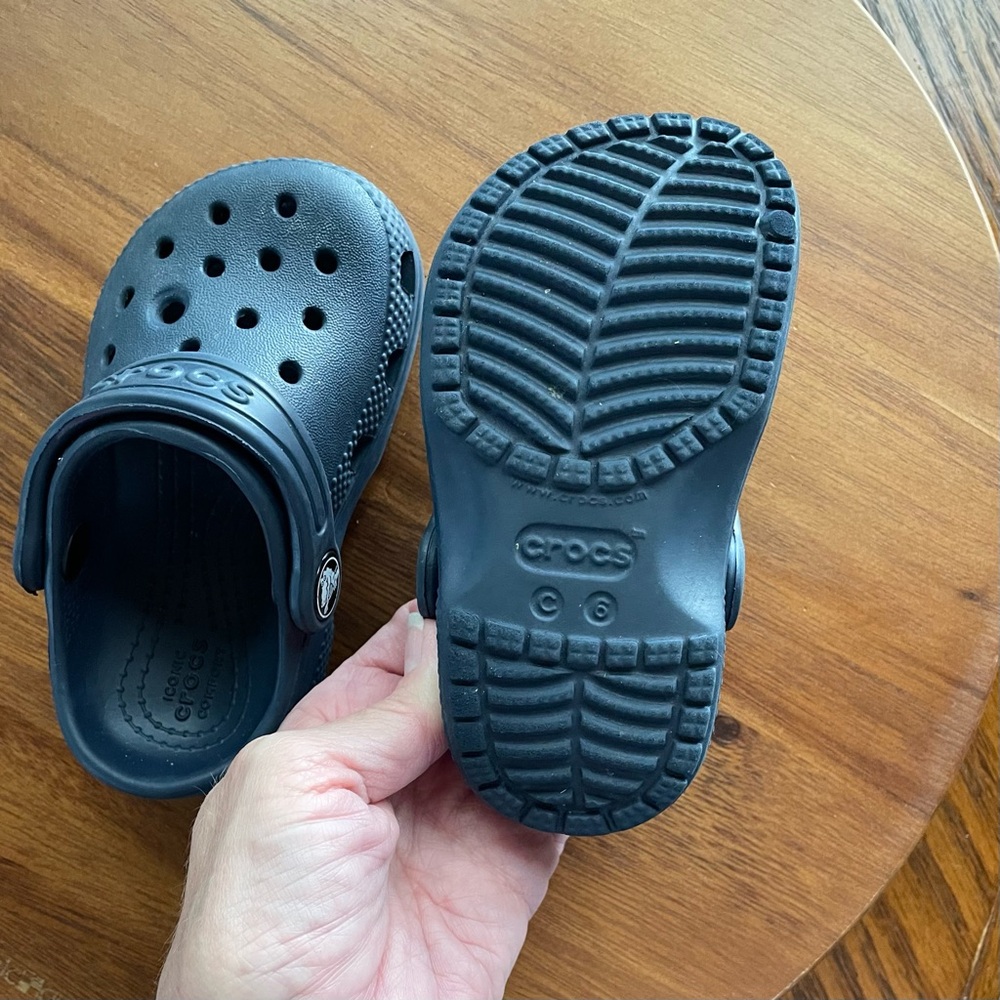 Crocs Unisex Kids/Toddler/Child  - Sizes 6(C) - Classic Clogs - Navy - Picture 6 of 7